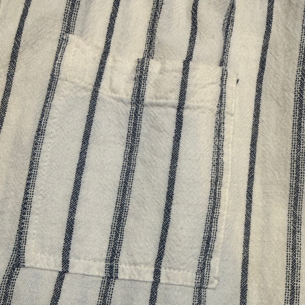 Old Navy White Short-Sleeve Button-Up Shirt with Black Stripes - Picture 5 of 12